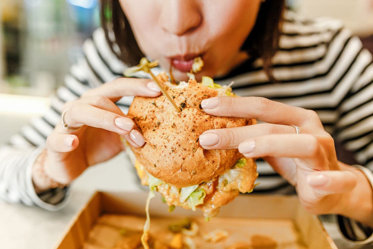 Cómo controlar la ansiedad de comer: 6 consejos para combatirla