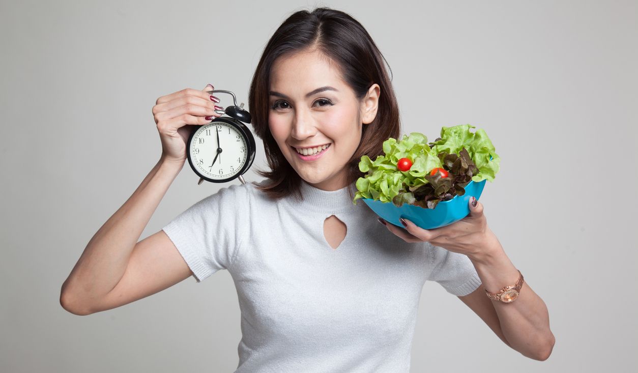 Cambiar tus horarios de comida puede ayudarte a perder más peso