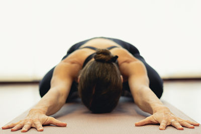 Pilates para la espalda y cuello: 10 ejercicios para prevenir y curar el dolor