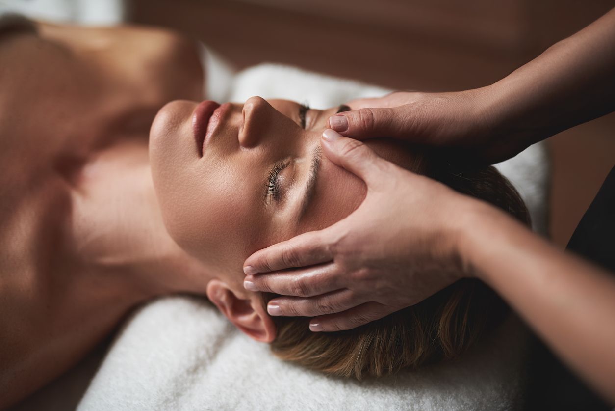 ¿Qué son los masajes relajantes y qué beneficios aportan?